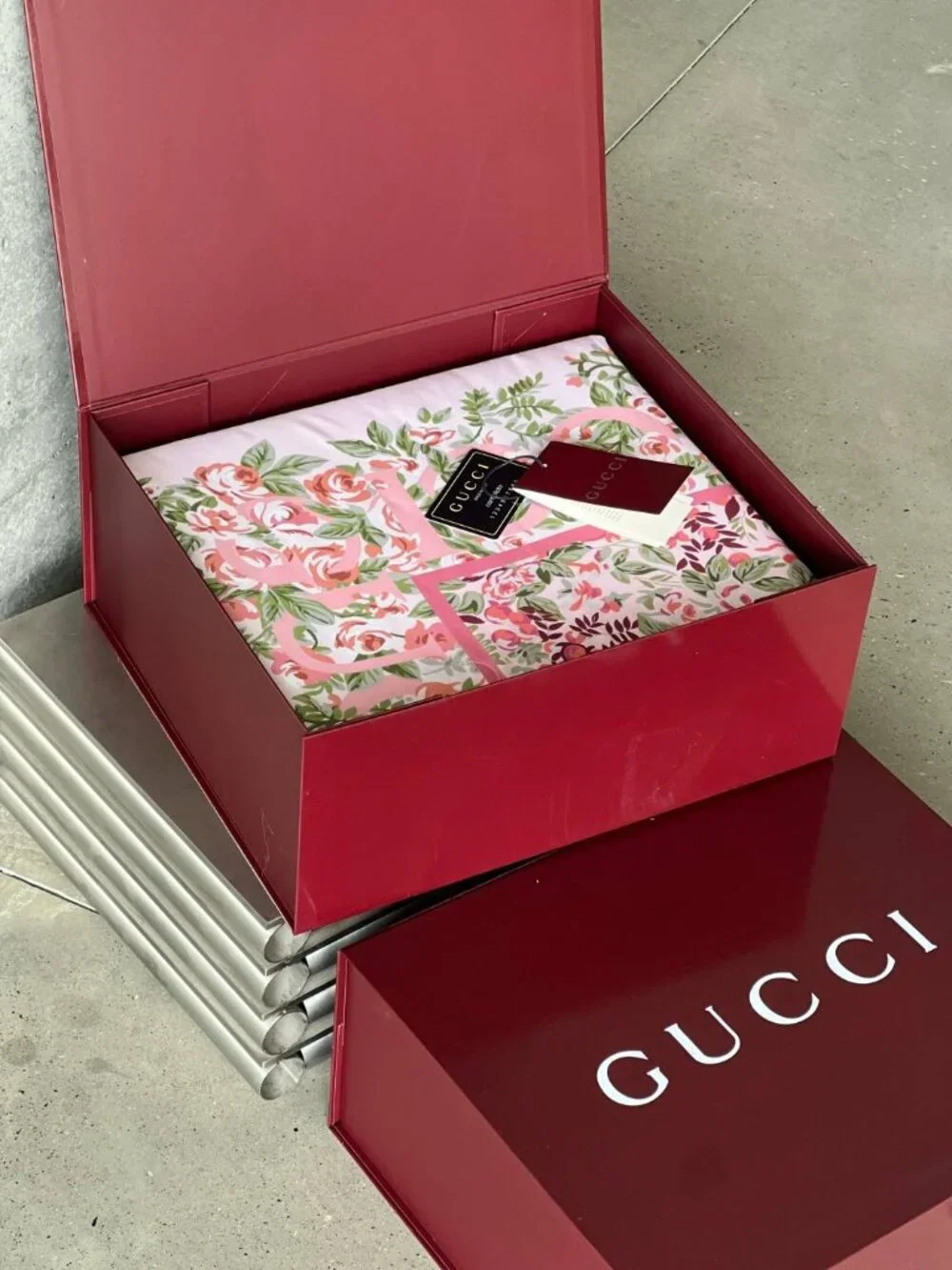 Gucci Luxury Silk/Tencel Summer Quilt Blanket – Pink Floral (200x220)